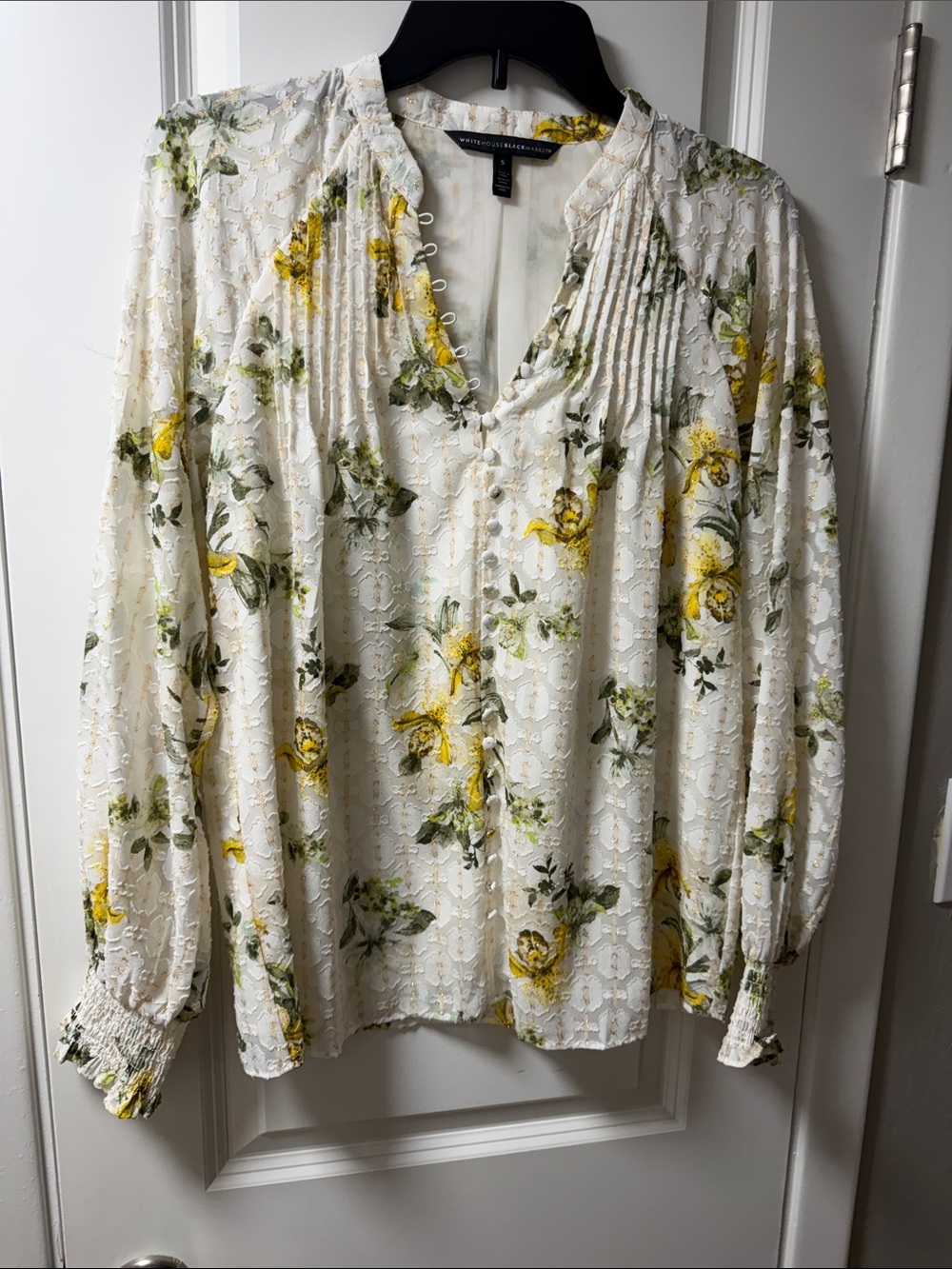 White House Black Market Cream Floral Pintuck V-Neck Long Sleeve Blouse